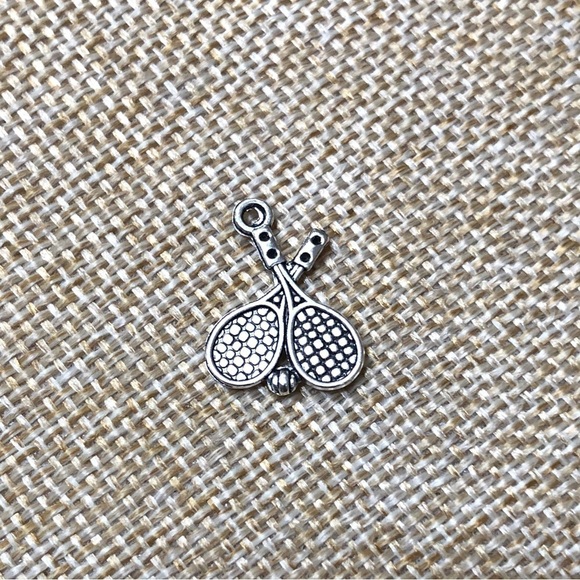 🔴 5 for $10 ONE Vintage Style Silver Tone Pendant - Picture 3 of 4